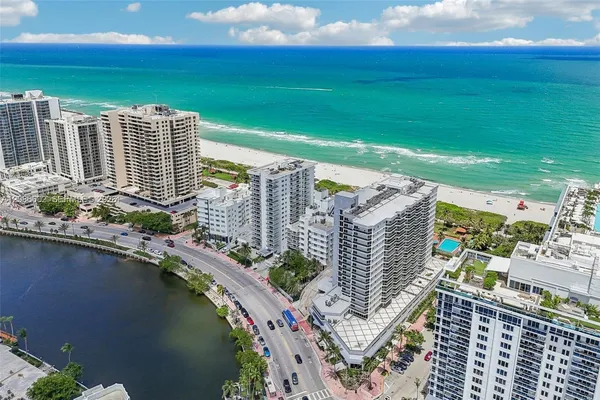 $5,500 | 2401 Collins Avenue, Unit 1801, Miami Beach, FL 33140