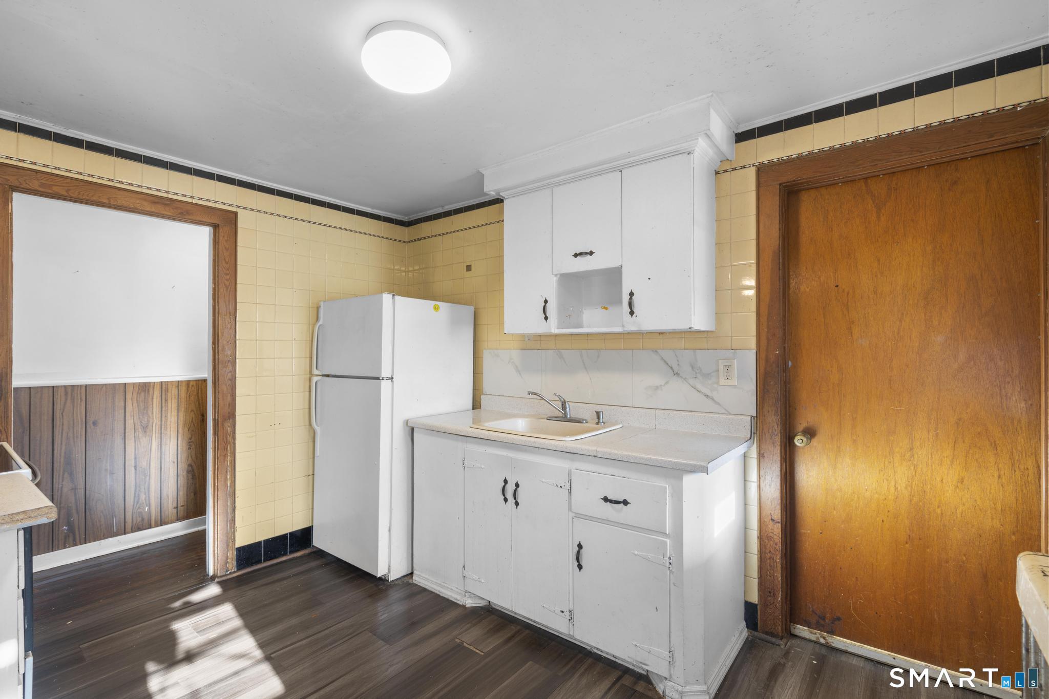 243 Grove Street Meriden, CT 06451 - Photo 9 of 31