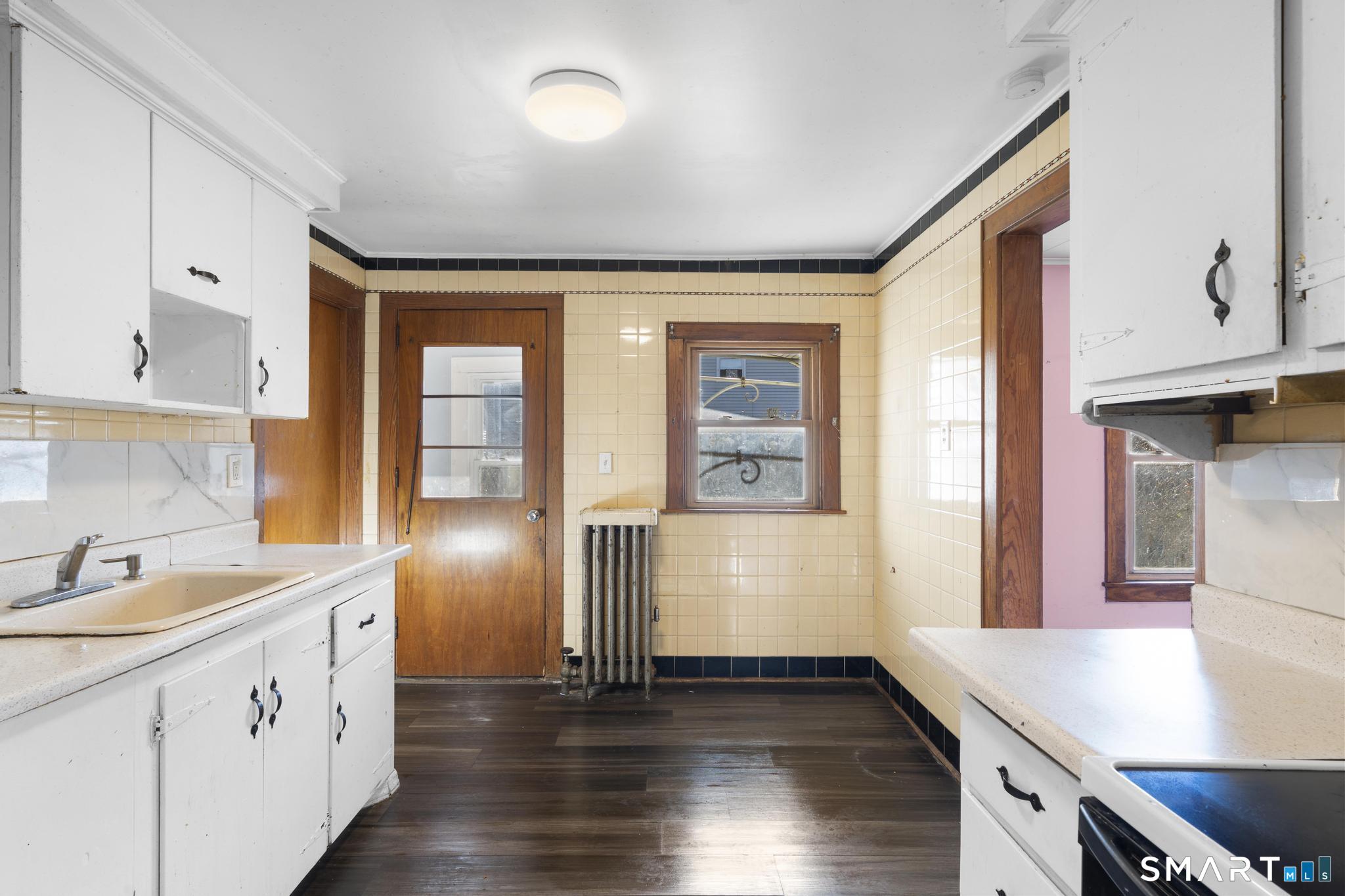 243 Grove Street Meriden, CT 06451 - Photo 10 of 31