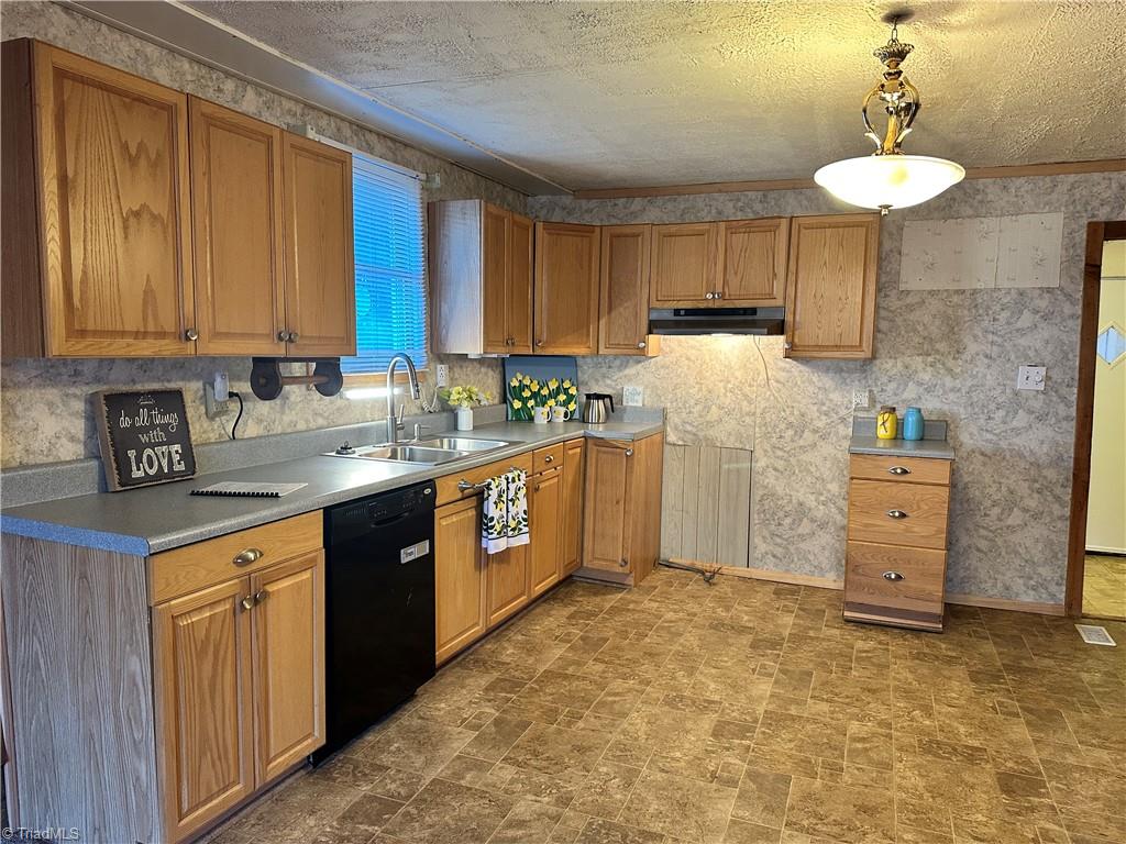170 Lacy Hepler Road Thomasville, NC 27360 - Photo 6 of 16 Gallery Image 6