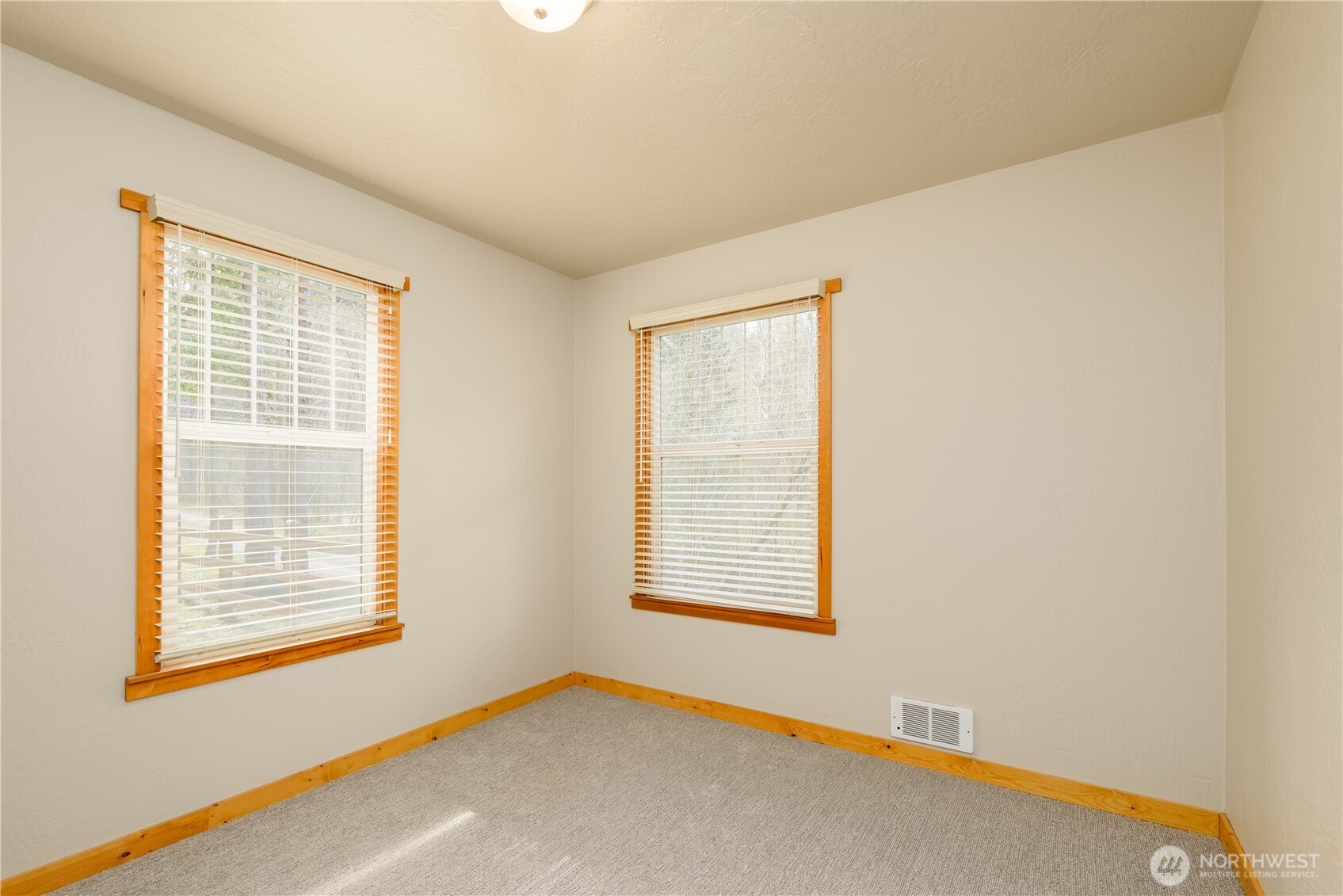 903 South Valley Street Port Angeles, WA 98362 - Photo 16 of 40