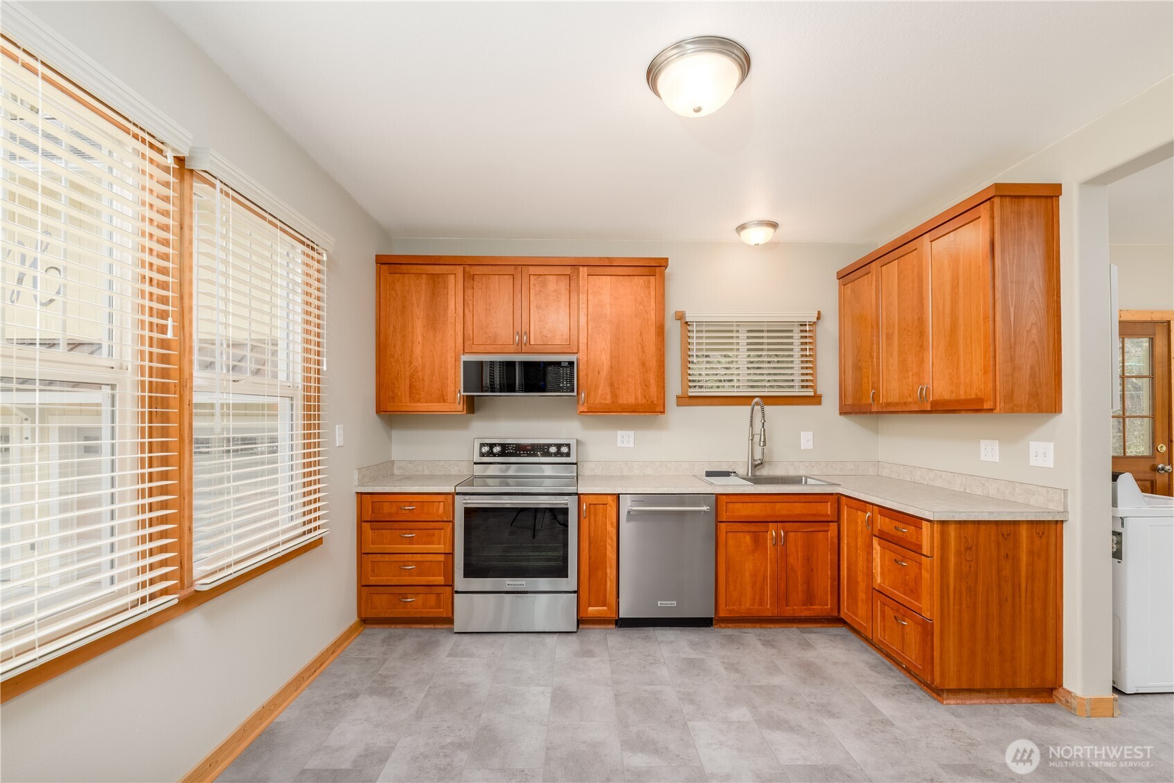 903 South Valley Street Port Angeles, WA 98362 - Photo 10 of 40