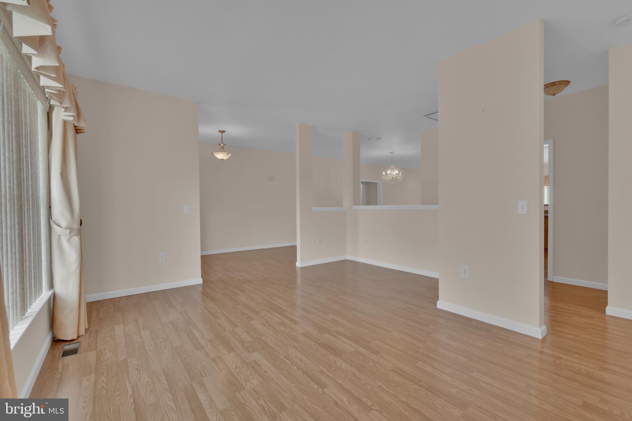 1325 East Riverside Avenue Baltimore, MD 21221 - Photo 12 of 62 Living Room