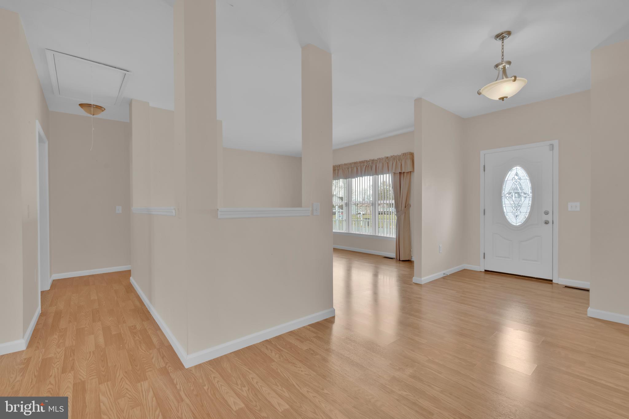 1325 East Riverside Avenue Baltimore, MD 21221 - Photo 13 of 62 Foyer Entrance