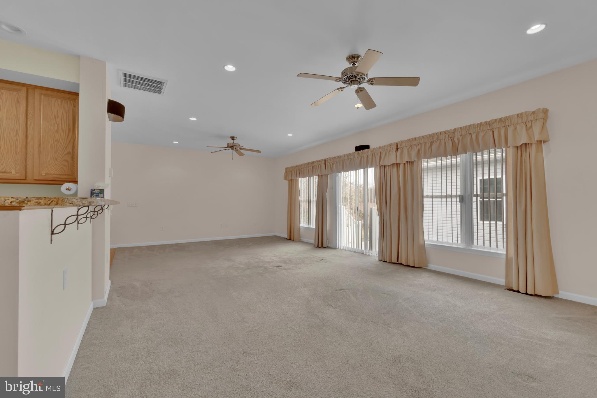1325 East Riverside Avenue Baltimore, MD 21221 - Photo 18 of 62 Family Room