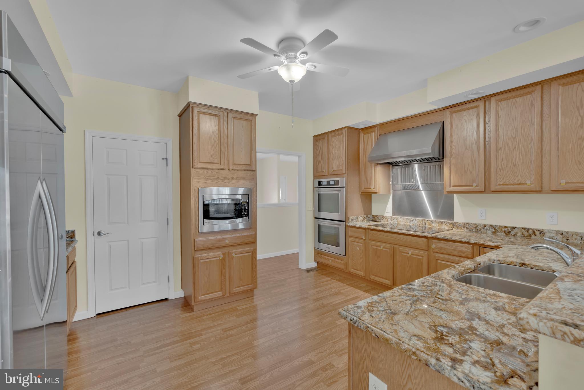 1325 East Riverside Avenue Baltimore, MD 21221 - Photo 19 of 62 Kitchen with Granite Counter Tops
