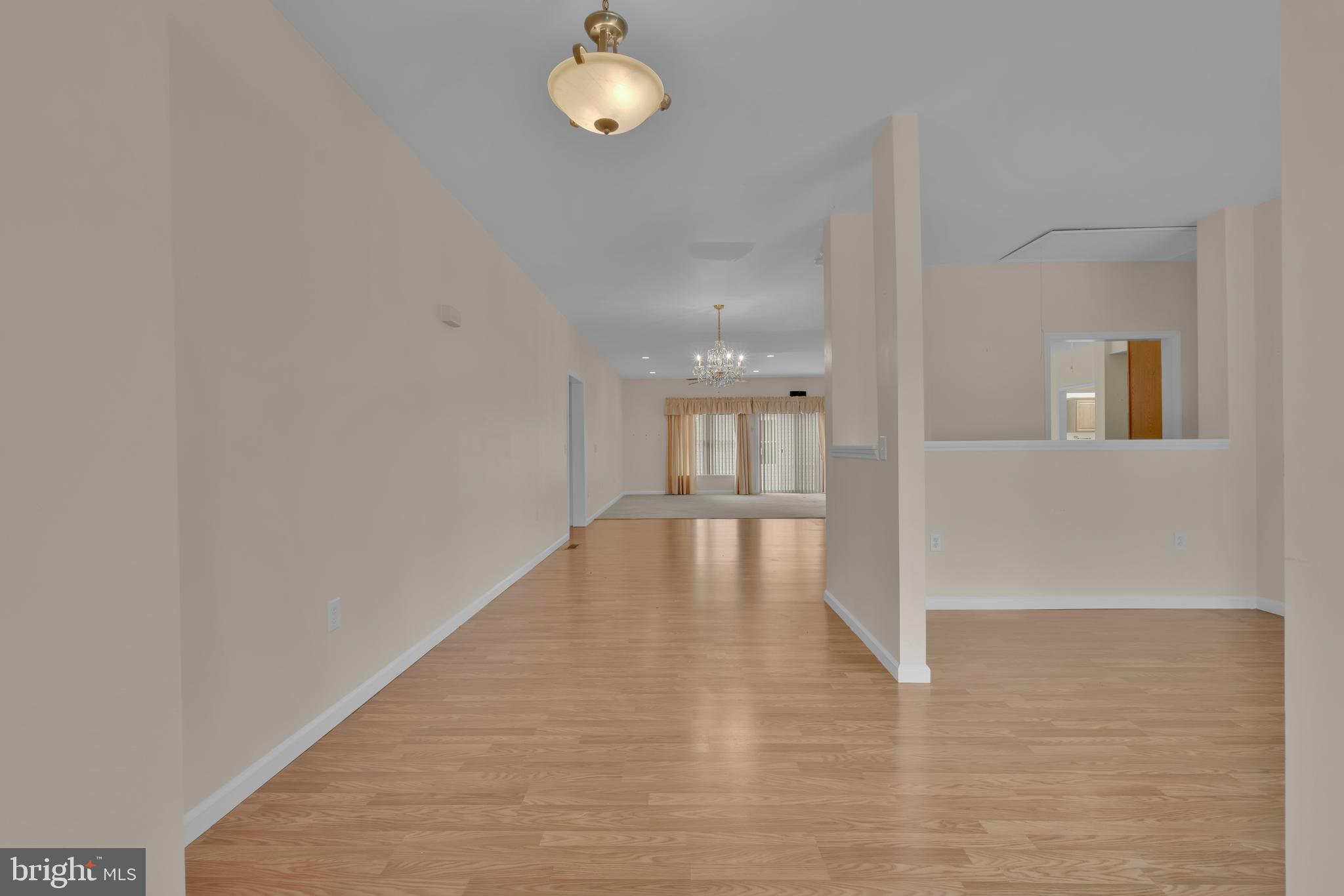 1325 East Riverside Avenue Baltimore, MD 21221 - Photo 9 of 62 Foyer Entrance