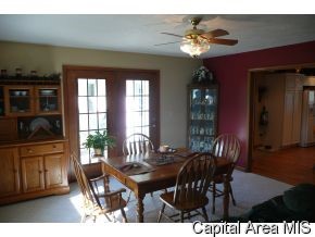 780 Persimmon Road Petersburg, IL 62675 - Photo 9 of 12 Gallery Image 9