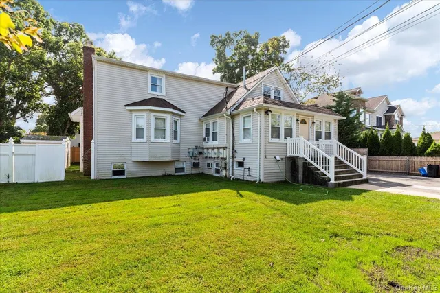 $2,700 | 8 Garfield Avenue, Unit 2, Farmingdale, NY 11735