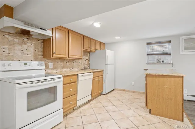 $2,700 | 8 Garfield Avenue, Unit 2, Farmingdale, NY 11735