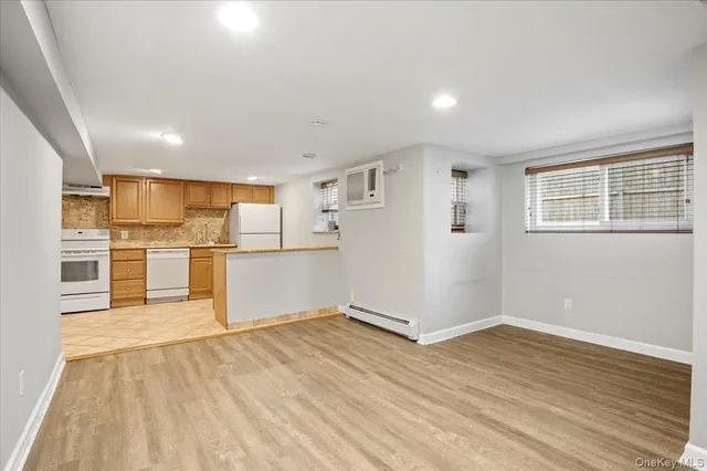 $2,700 | 8 Garfield Avenue, Unit 2, Farmingdale, NY 11735