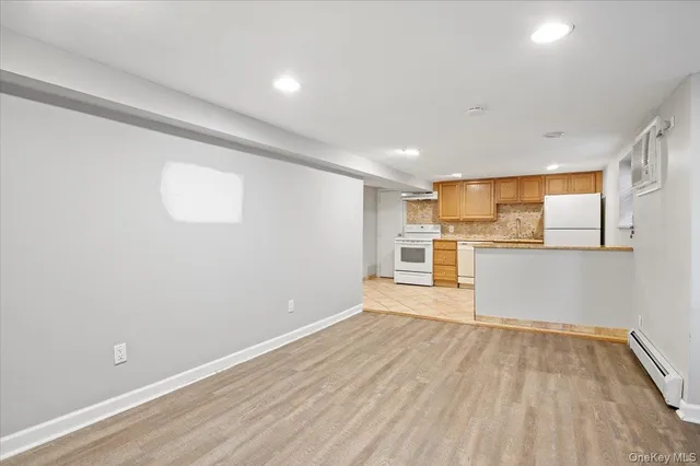 $2,700 | 8 Garfield Avenue, Unit 2, Farmingdale, NY 11735