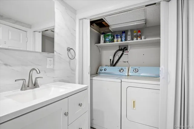 $2,700 | 8 Garfield Avenue, Unit 2, Farmingdale, NY 11735