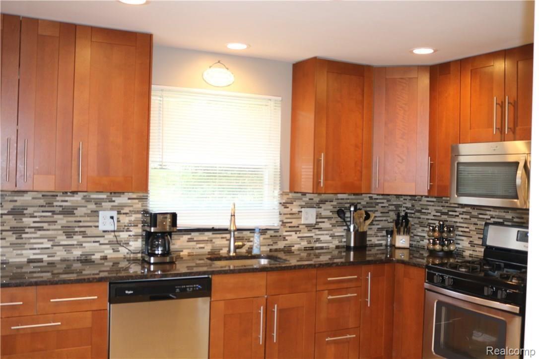 8771 Clarridge Road Clarkston, MI 48348 - Photo 5 of 19 kitchen.jpg