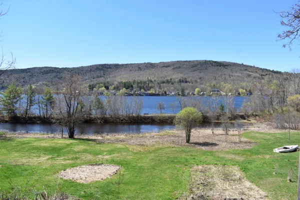 $1,650 | 40 Highway 4, Enfield, NH 03748
