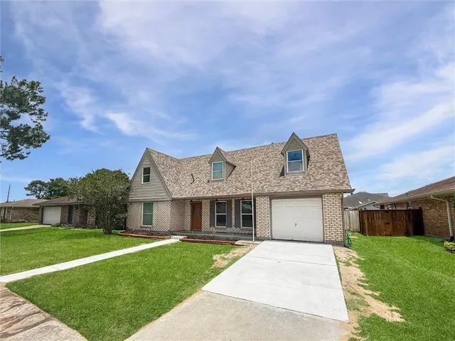 $309,900 | 2733 West Friendship Drive, Harvey, LA 70058