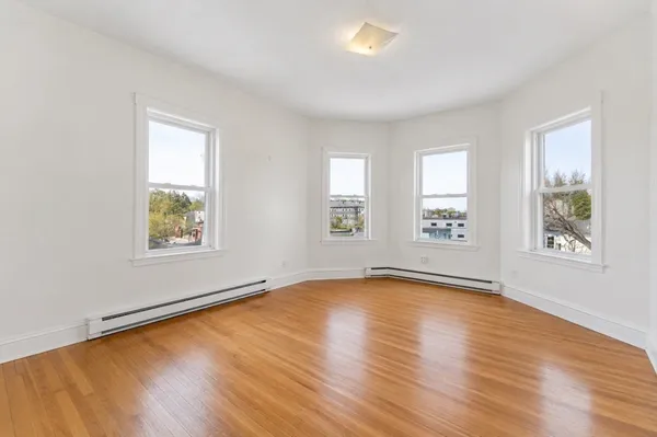 $2,200 | 71 Maywood Street, Unit 1, Worcester, MA 01603