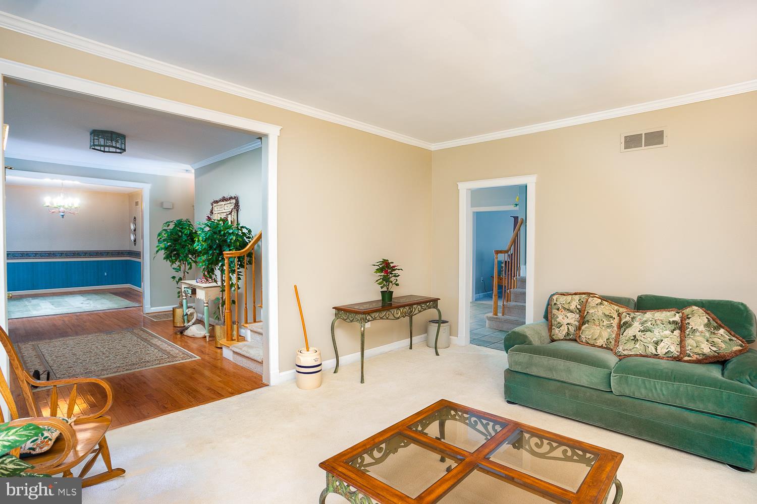 215 Yorkshire Terrace Wrightstown, NJ 08562 - Photo 11 of 43 a living room with furniture and a dining table with potted plants