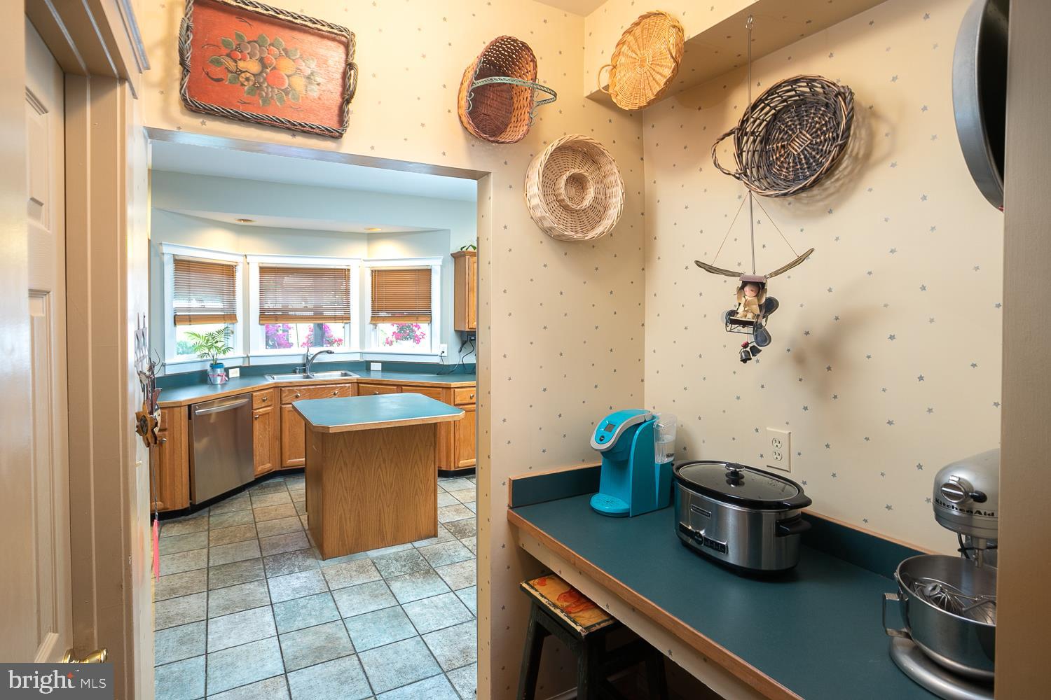 215 Yorkshire Terrace Wrightstown, NJ 08562 - Photo 19 of 43 a kitchen with a sink and a stove with a dining table