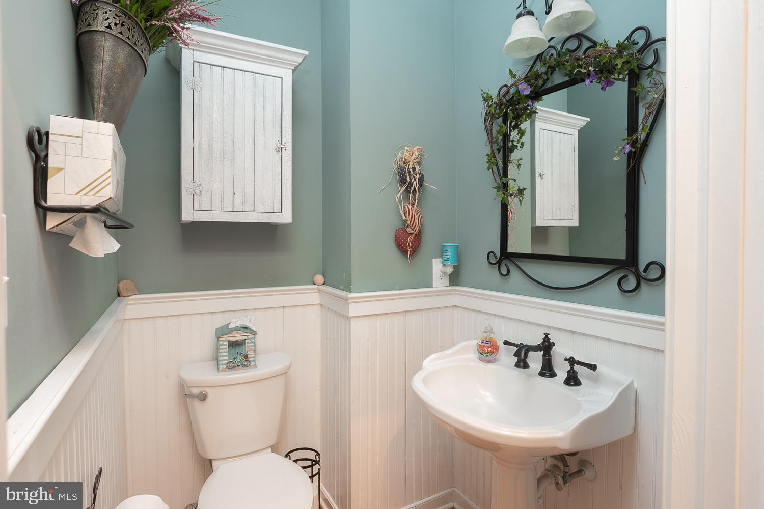 215 Yorkshire Terrace Wrightstown, NJ 08562 - Photo 35 of 43 a bathroom with a toilet sink and mirror