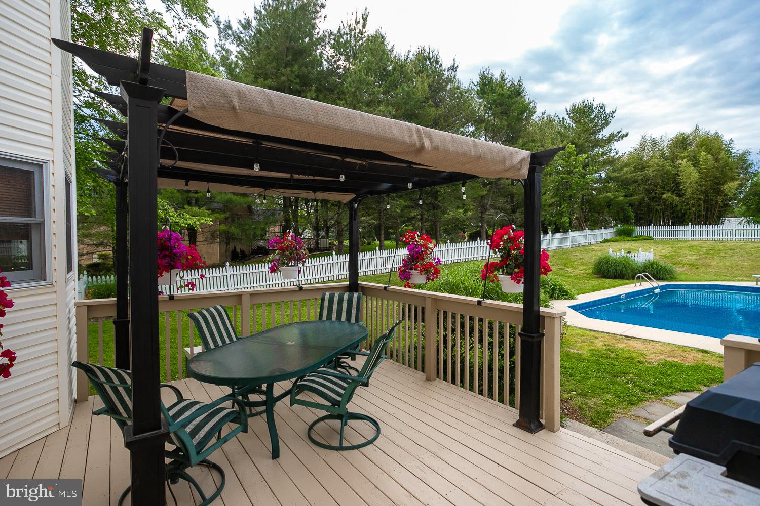 215 Yorkshire Terrace Wrightstown, NJ 08562 - Photo 41 of 43 a view of an outdoor sitting area with furniture and garden