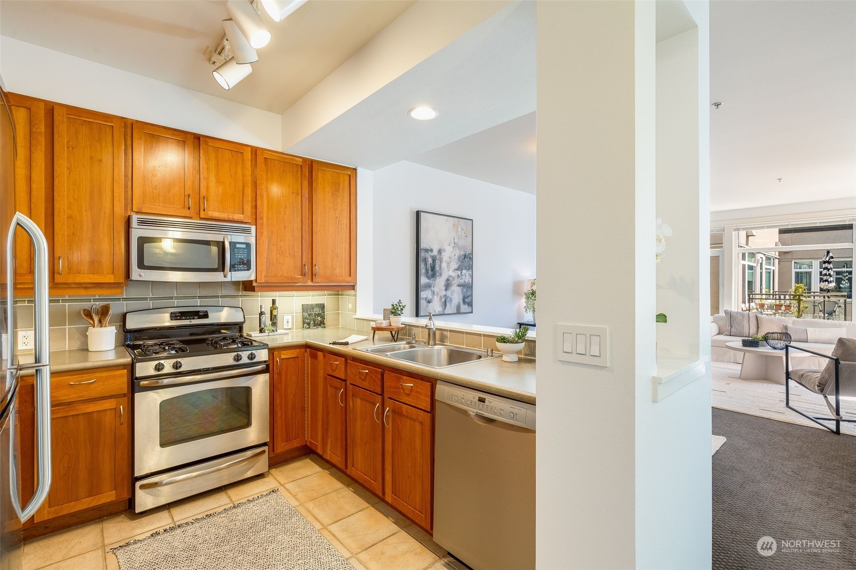 1900 Alaskan Way, Unit 511 Seattle, WA 98101 - Photo 14 of 37 Gallery Image 14