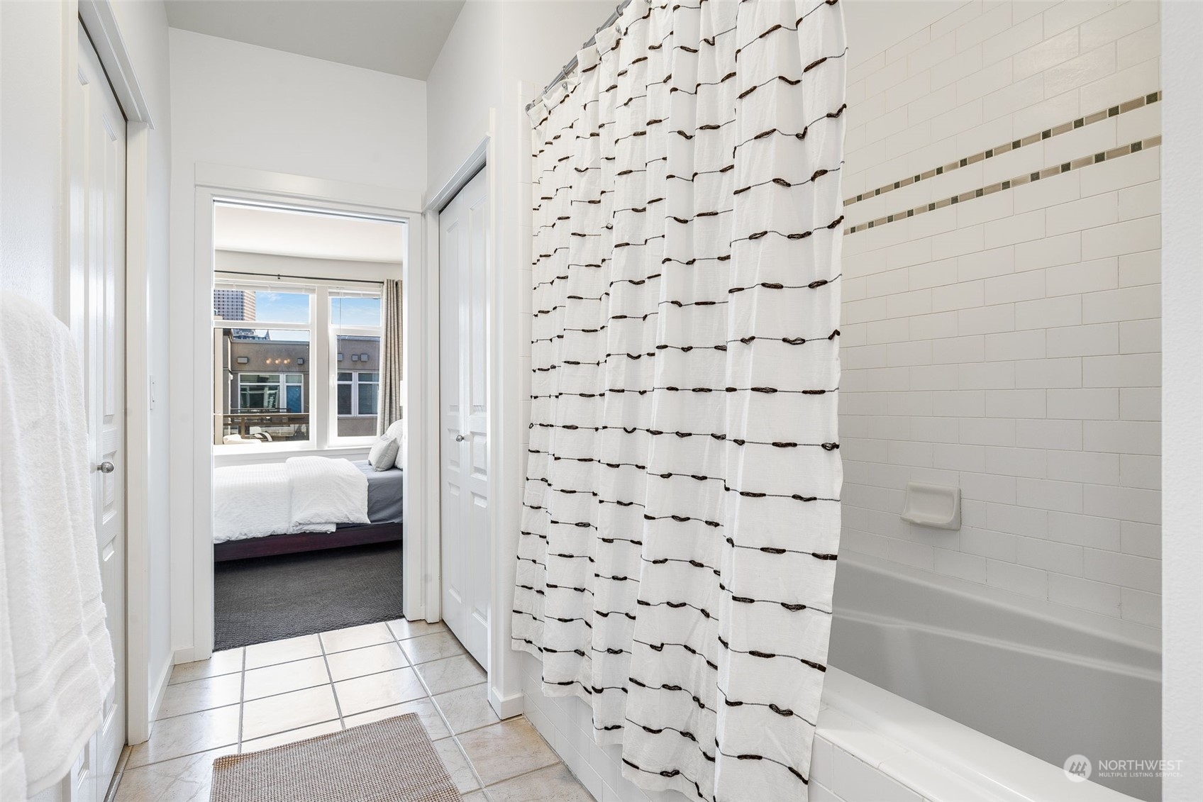 1900 Alaskan Way, Unit 511 Seattle, WA 98101 - Photo 22 of 37 Gallery Image 22