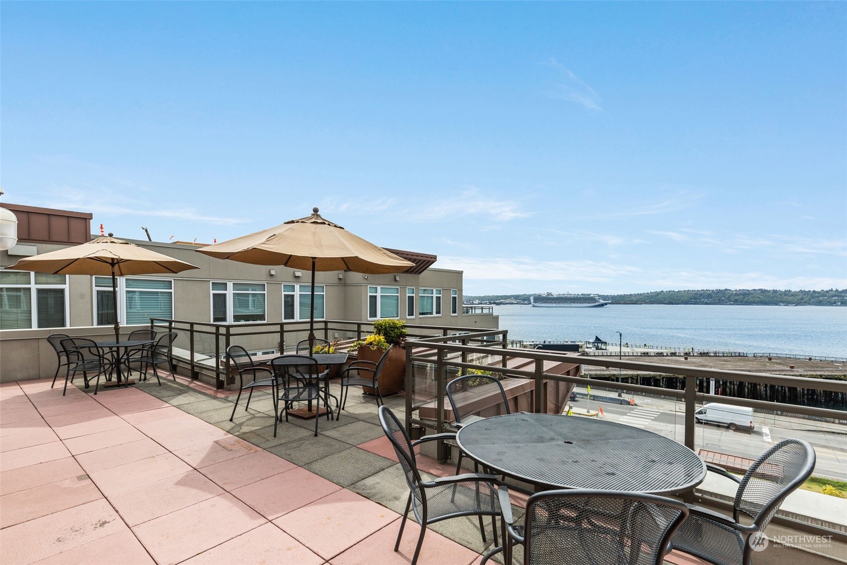 1900 Alaskan Way, Unit 511 Seattle, WA 98101 - Photo 30 of 37 Gallery Image 30
