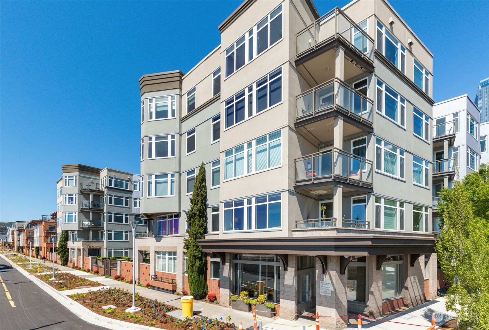 1900 Alaskan Way, Unit 511 Seattle, WA 98101 - Photo 3 of 37 Gallery Image 3