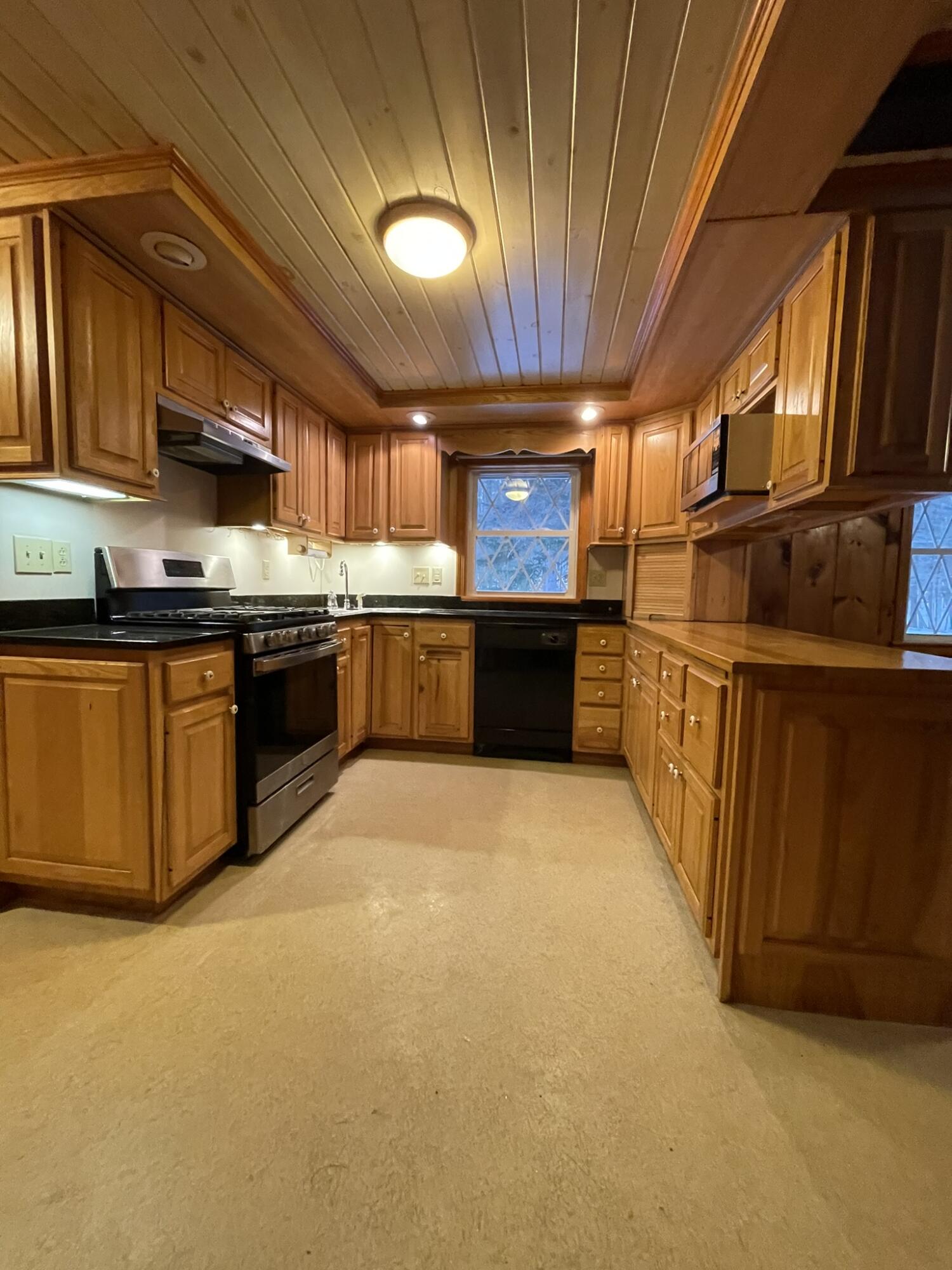 407 Songo School Road Naples, ME 04055 - Photo 9 of 52 Kitchen