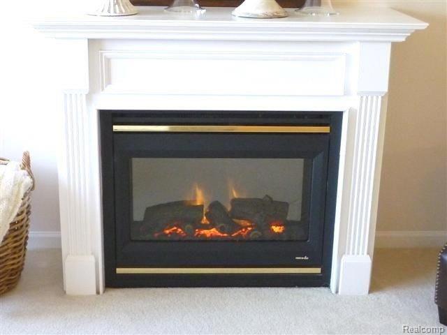 45961 Rhodes Drive, Unit 272 Macomb, MI 48044 - Photo 5 of 10 Fire Place in Great Room.jpg