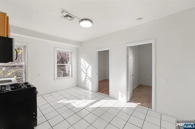 $1,900 | 84 Washington Place, Unit 1, Passaic, NJ 07055