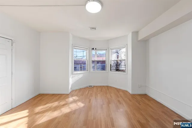 $1,900 | 84 Washington Place, Unit 1, Passaic, NJ 07055