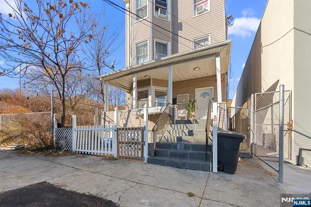 $1,900 | 84 Washington Place, Unit 1, Passaic, NJ 07055