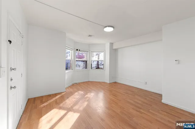 $1,900 | 84 Washington Place, Unit 1, Passaic, NJ 07055