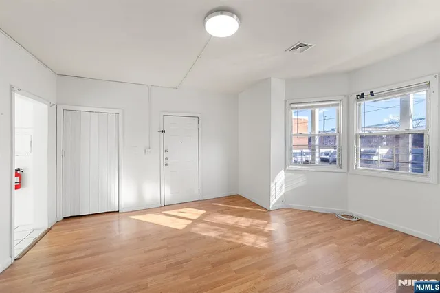 $1,900 | 84 Washington Place, Unit 1, Passaic, NJ 07055