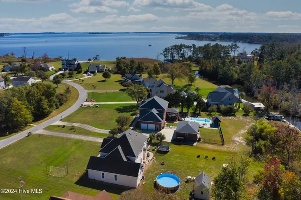 $785,000 | 139 Nautical Lane, Currituck, NC 27929