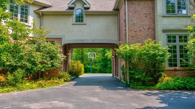 $1,595,000 | 1005 Hiawatha Lane, Riverwoods, IL 60015