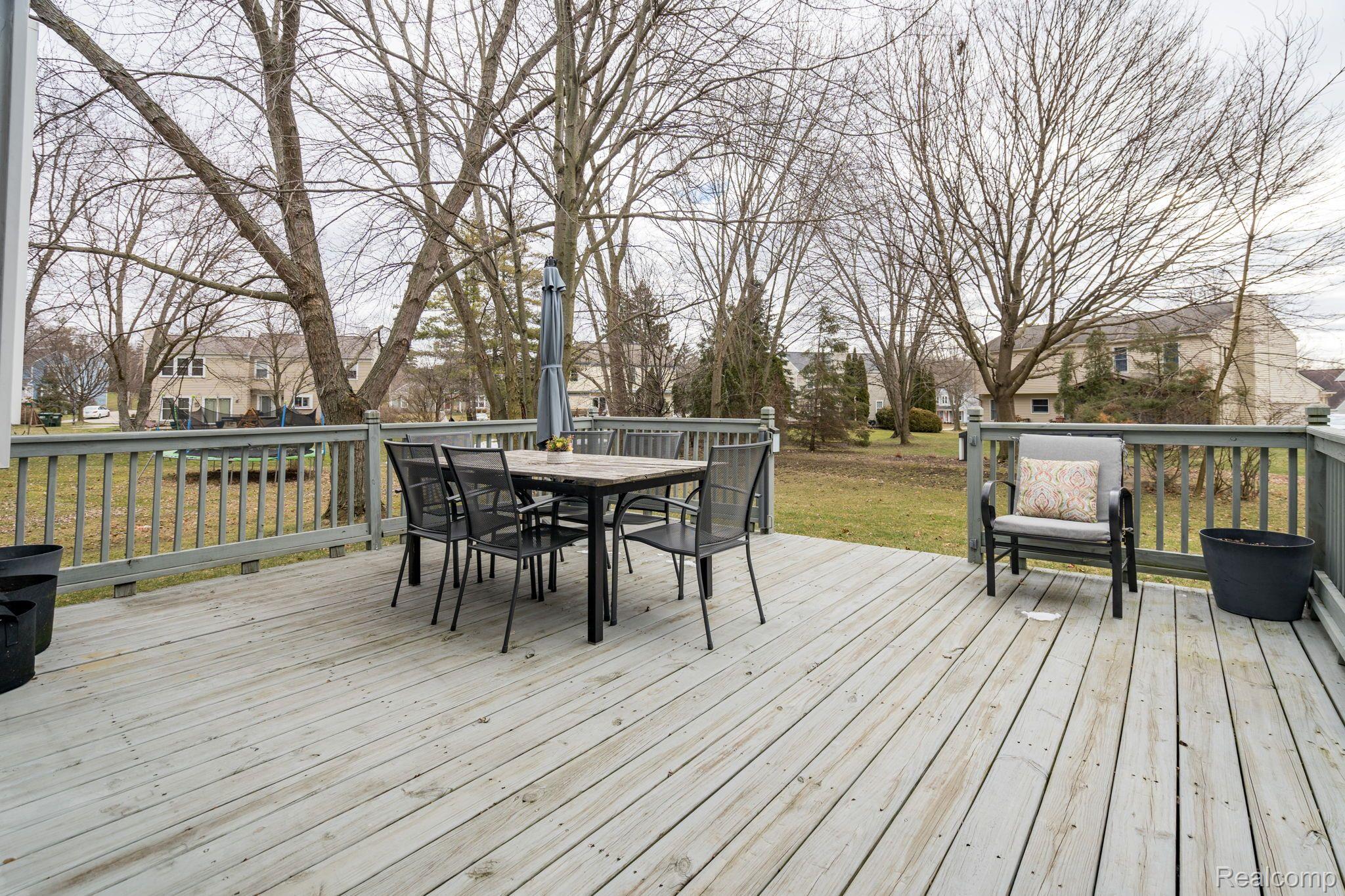 2011 Fairfield Drive Rochester, MI 48306 - Photo 37 of 47 Two tiered deck