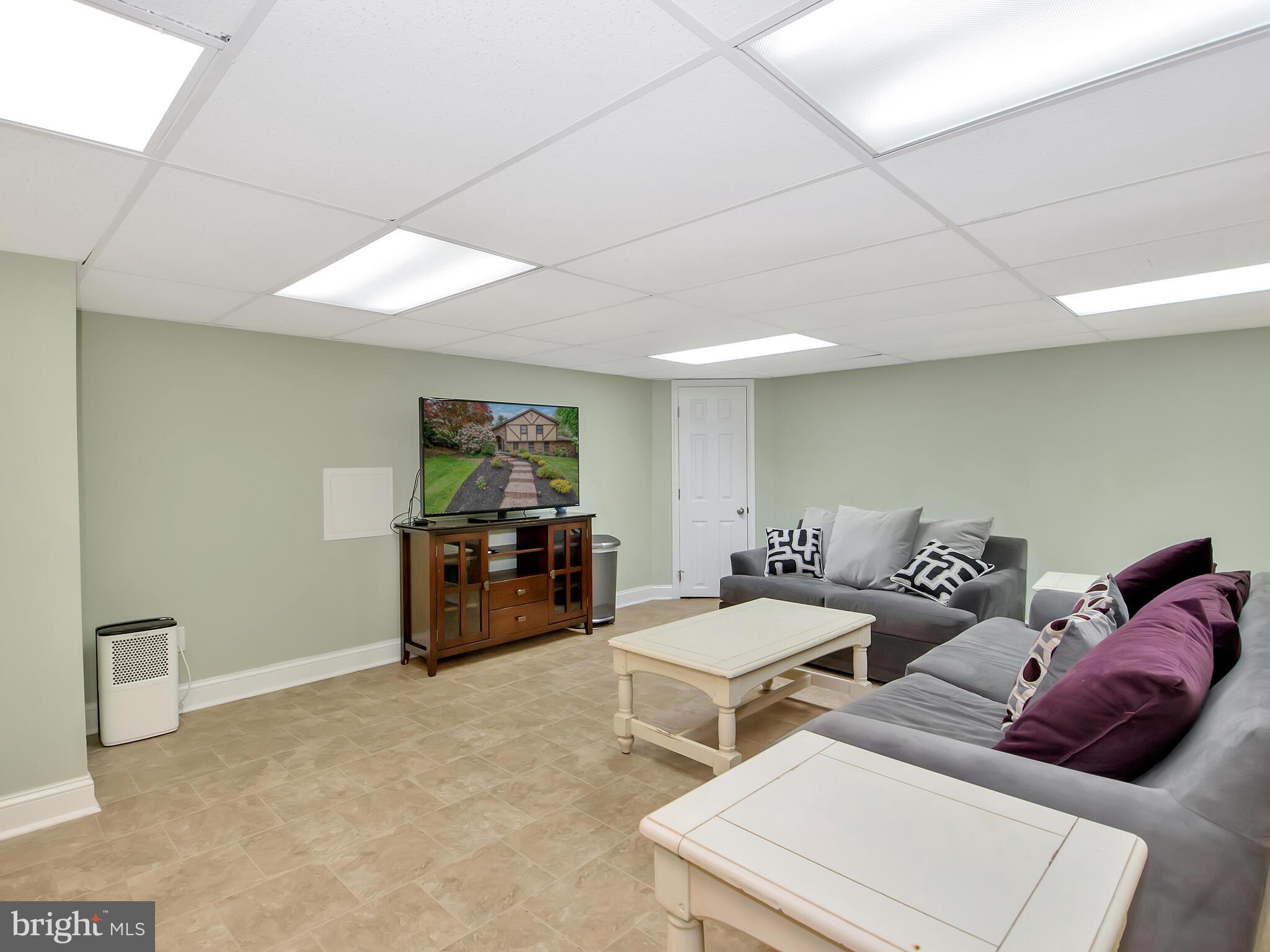 286 Betsy Road Huntingdon Valley, PA 19006 - Photo 27 of 33