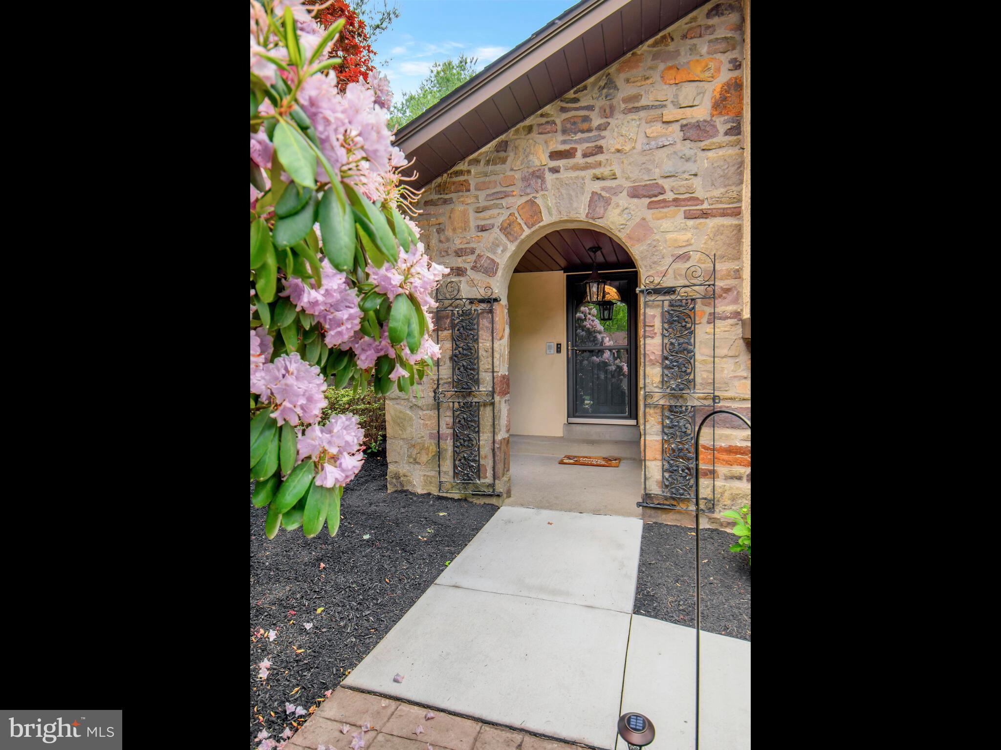 286 Betsy Road Huntingdon Valley, PA 19006 - Photo 4 of 33