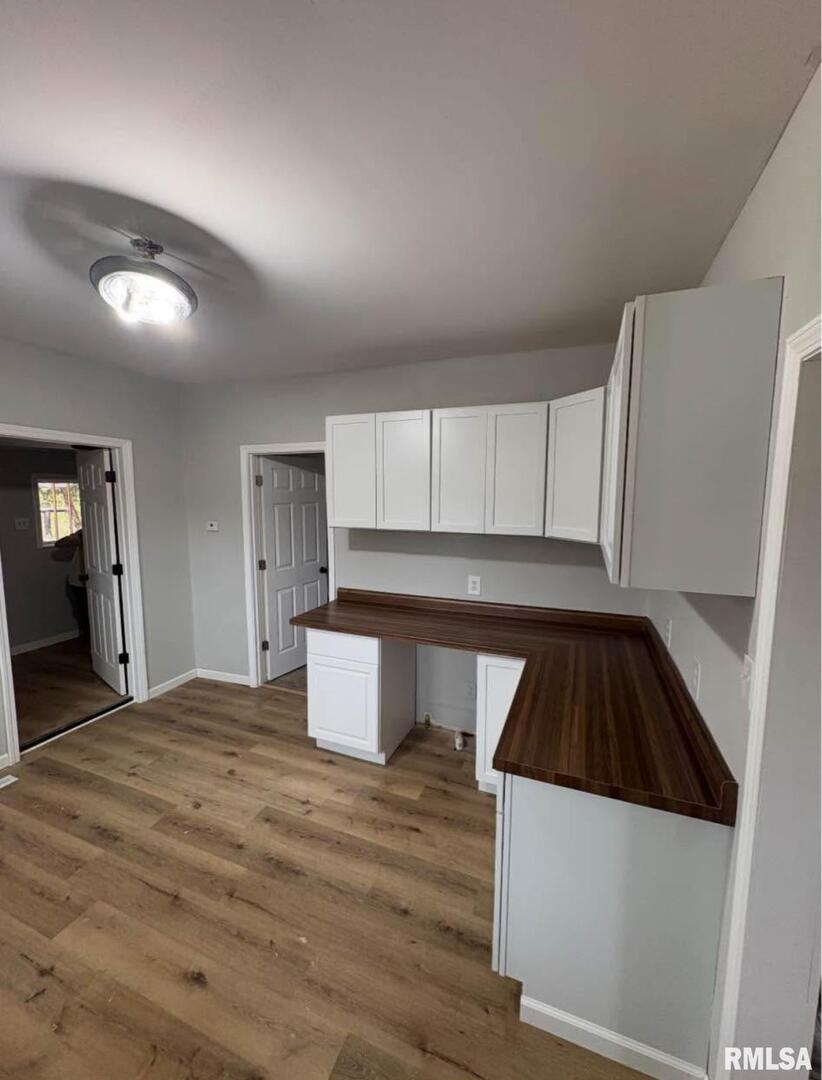 618 South McLeansboro Road Benton, IL 62812 - Photo 12 of 17 a kitchen with granite countertop a sink and cabinets