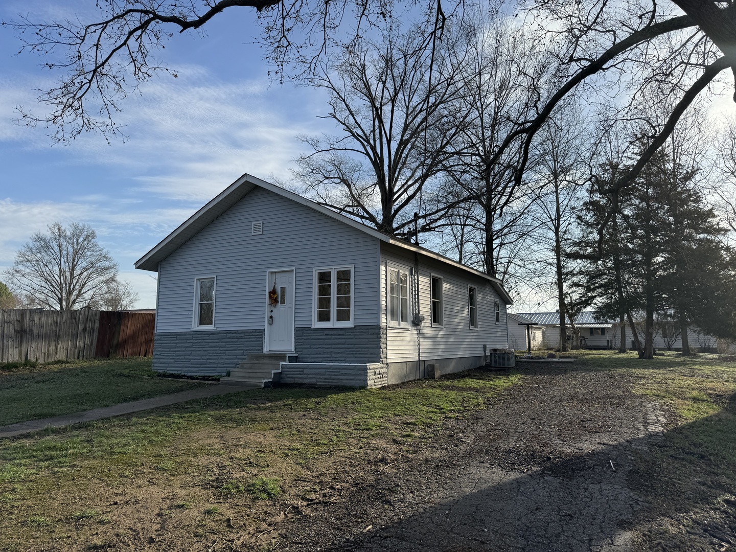 618 South McLeansboro Road Benton, IL 62812 - Photo 2 of 11 a view of a house with a yard