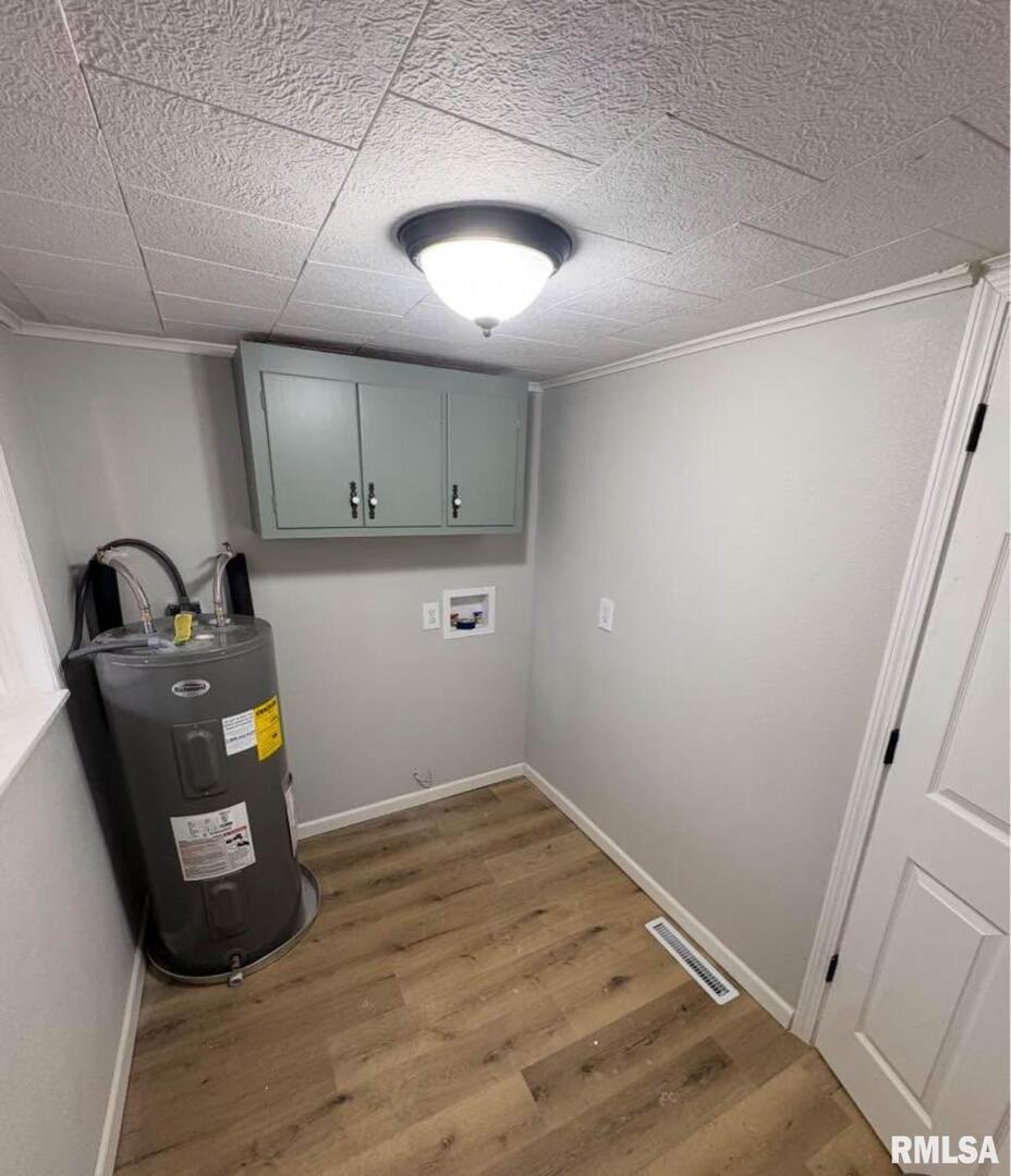 618 South McLeansboro Road Benton, IL 62812 - Photo 3 of 11 a room with storage and utility