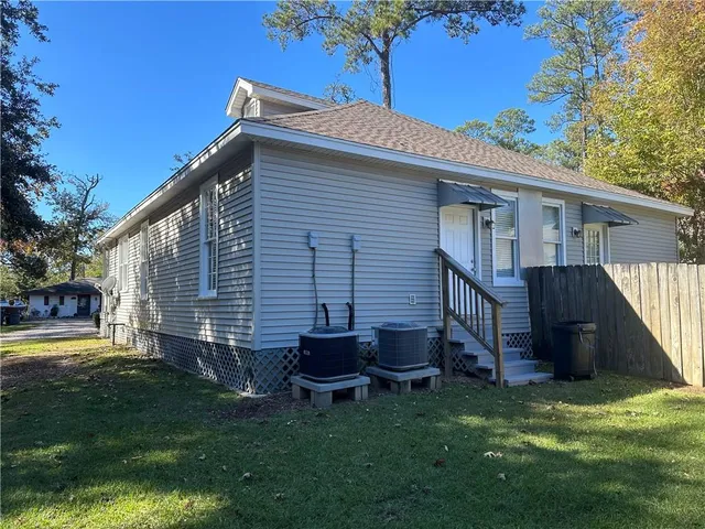 $1,800 | 2231 8th Street, Unit B, Mandeville, LA 70471