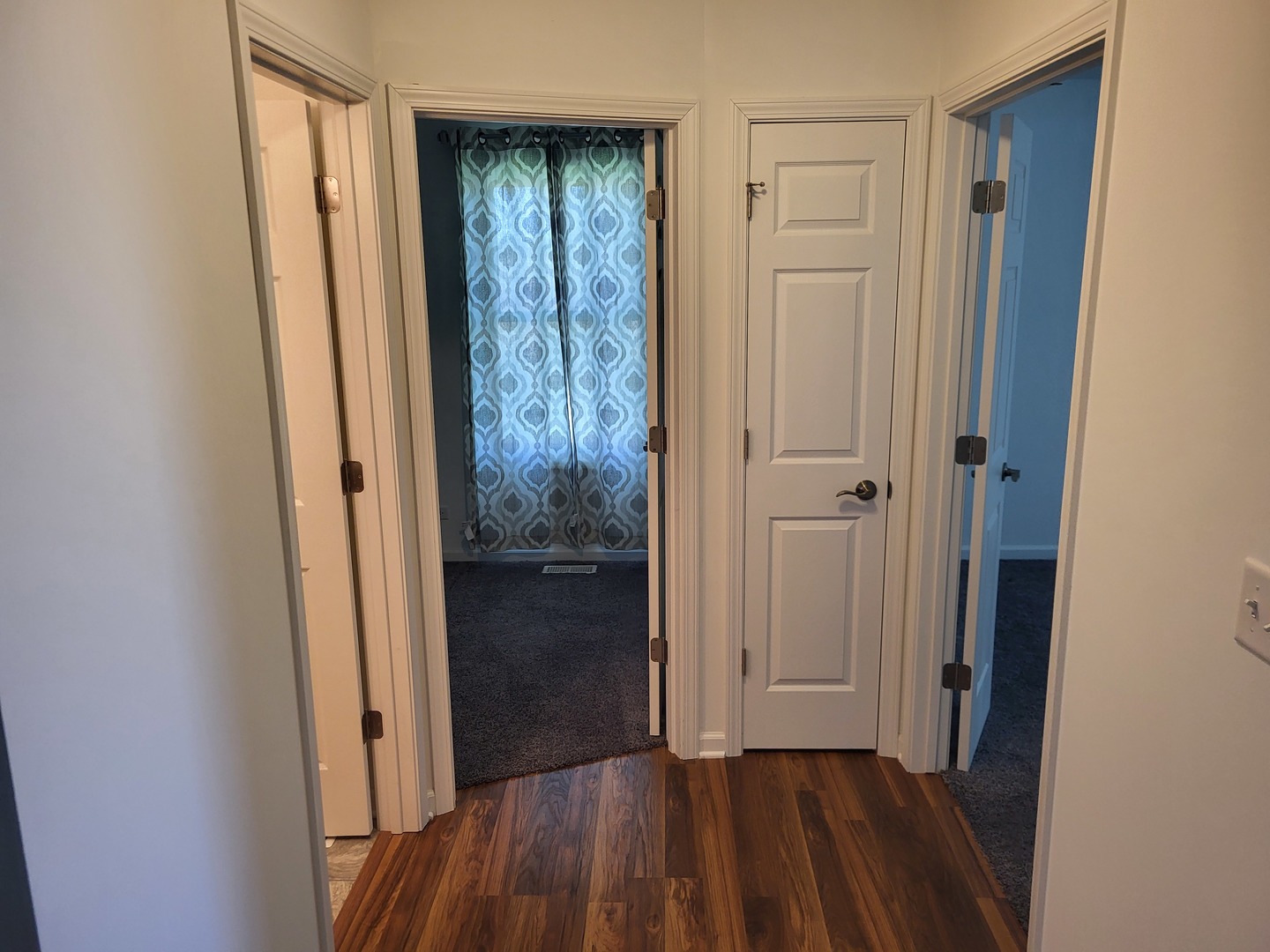 4509 Island Road Harvard, IL 60033 - Photo 13 of 40 wooden floor in a gallery