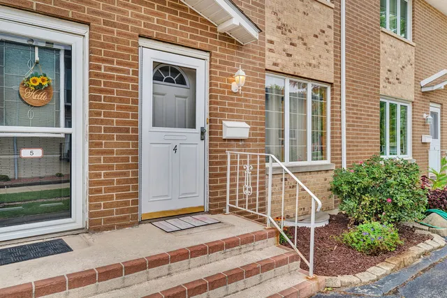 $209,900 | 613 East 3rd Street, Lockport, IL 60441