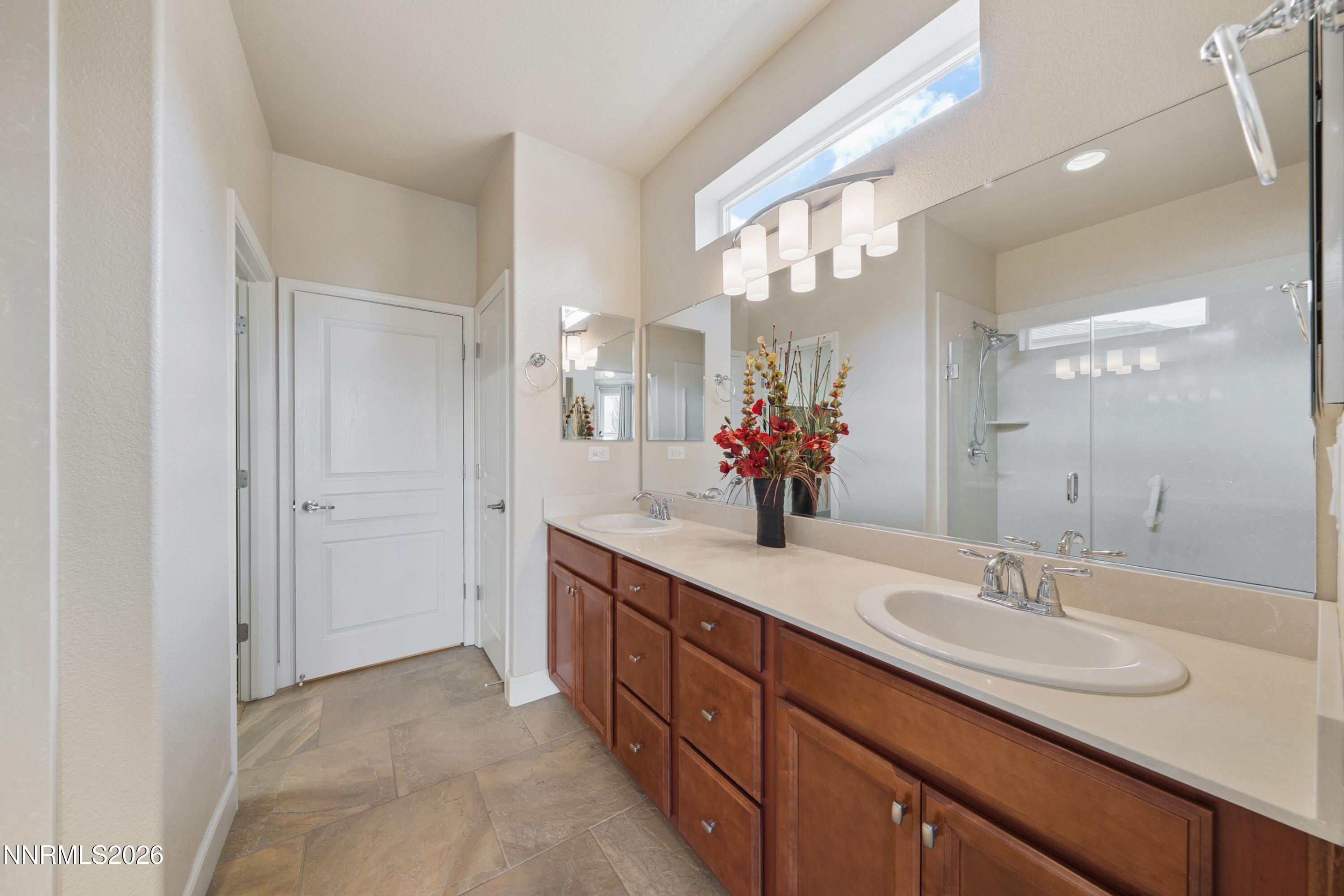 9182 Kenton Trail Reno, NV 89523 - Photo 27 of 47 Primary bath