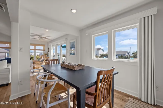 $1,590,000 | 7122 Ocean Drive, Emerald Isle, NC 28594