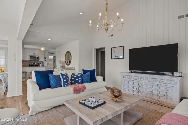 $1,590,000 | 7122 Ocean Drive, Emerald Isle, NC 28594